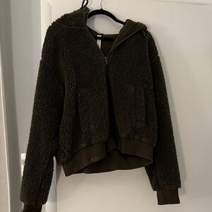 Lululemon dark green fuzzy pull over